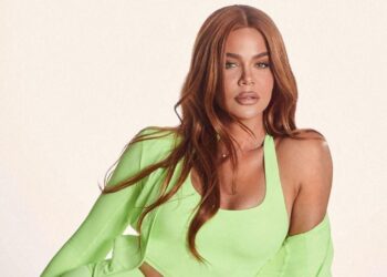 Khloé Kardashian pokazuje istaknute ABS-ove u sportskom grudnjaku u teretani: Fotografija