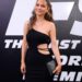 Maria Menounos pokazuje ABS i izjavljuje “Ljeto je ovdje”