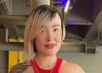 Čini mi se da nikad ne idem u teretanu: žena prepuštena svojoj odjeći za vježbanje koja izgleda kao da dolazi iz striptiz kluba