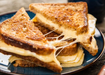 Sir bi vam mogao zaista donijeti noćne more, nova studija otkriva – evo zašto