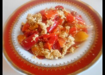 Pržene PAPRIKE IZ TURŠIJE SA JAJIMA!! Brzi ručak sa mnogo prednosti. Zdravo, jeftino i jednostavno.