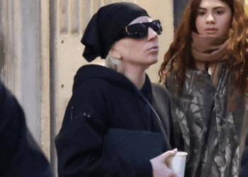 Lady Gage Balenciaga mule od 850 dolara prati trend papuča