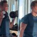 Ryan Seacrest pokazuje ispupčene bicepse u videu s vježbanjem