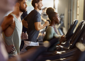 4 načina kako iskoristiti USB priključak vaše trake za trčanje za poboljšanje vježbanja