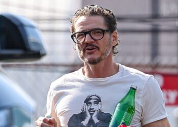Pedro Pascal ostaje hidratiziran dok odlazi u teretanu u Los Angelesu | Vijesti i tračevi o slavnim osobama | Zabava, fotografije i videozapisi