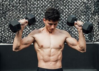 Uzmite svoje bučice za jedan od Arniejevih najnovijih unilateralnih treninga