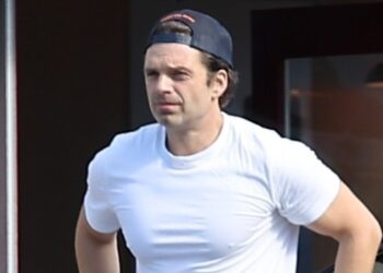 Sebastian Stan posjećuje teretanu u Santa Monici radi treniranja | Sebastian Stan | Vijesti i tračevi o slavnim osobama | Zabava, fotografije i videozapisi