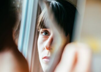 5 znakova crvene zastavice koji ukazuju na nedostatak vitamina važnog za vid