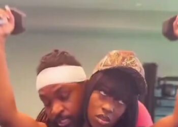 Hivi Ndio Mnagongewa! Video muškog trenera u teretani koji ‘motivira’ DAMU s oblinama tijekom vježbanja izazvao reakcije na internetu (POGLEDAJTE)