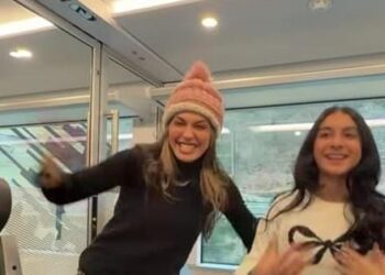 Isha Koppikarina kćer pretvara vlak u plesni podij