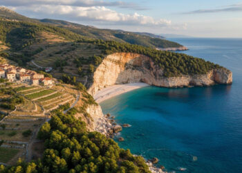 Ovaj hrvatski otok bio je zatvoren 36 godina i otkriva smaragdna brda
