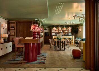 Julijska revija London Victoria: raskošno otvaranje