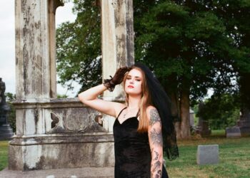 Grobar Rose Uloge: Recenzija