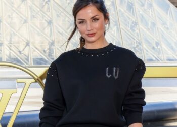 Ana de Armas povećava senzualnost u sportskom grudnjaku