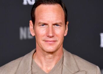 Patrick Wilson nosi bijele hlačice u seksi videu za teretanu