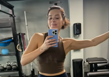 U 47-oj Elizabeth Day: Fitness rutina usmjerena na snagu – i zašto je tako učinkovita