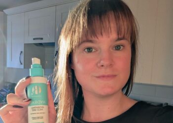 Superdrug hidratantni mist za lice od 10 GBP uvijek imam u svojoj torbi za teretanu za onaj sjaj nakon vježbanja