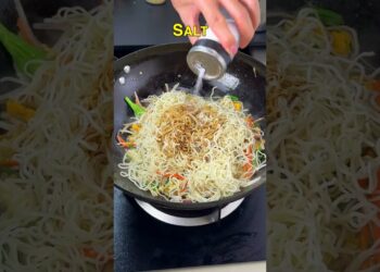 Mogu li vas ovi goveđi prženi rezanci iznenaditi? 🍳🔥 #Prženirezanci #Goveđirezanci #WokCooking