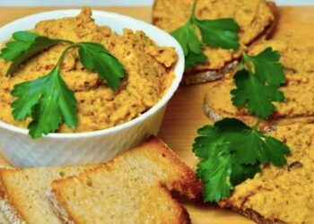 Namaz bez hladnjaka: lagani recept s lukom, mrkvom i grahom