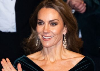 Dizajnira vlastitu odjeću i postavlja stilske trendove