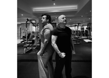 Posljednja vježba Anupame Kheri u teretani dokazuje da su godine samo brojka dok se pokazuje mišićima s kolegom iz ‘Khosla Ka Ghosla’ Ravijem Kishanom