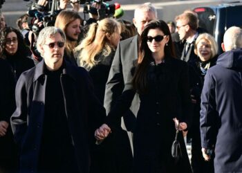 Anne Hathaway na pogrebu Valentina među filmskim zvezdama
