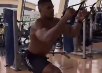 Joshua se vraća u teretanu nekoliko tjedana nakon tragedije u Lagos-Ibadan u kojoj su poginula dva prijatelja.