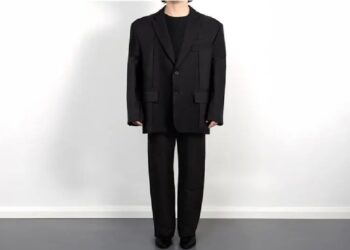 Balenciaga predstavlja 3D tkanje i vegansku svilu za proljeće 26