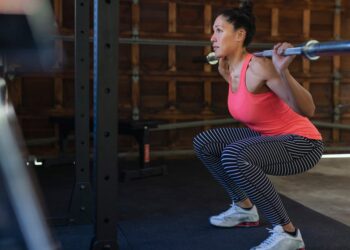 Savjeti za pravilno čučanje nakon 40. godine – vodič za formu u koji se kunu treneri