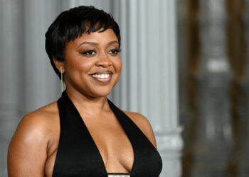 Quinta Brunson mijenja svoj pixie stil za duge, opuštene valove