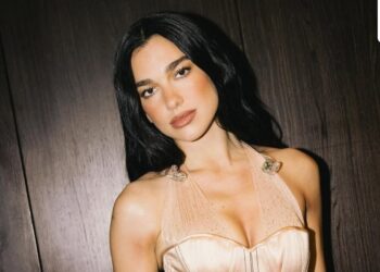 Dua Lipa otkriva da redovito putuje s prostirkom za jogu: Otkrijte kako pjevačica ‘savladava najtežu pozu za jogu’ i saznajte njezine prednosti.