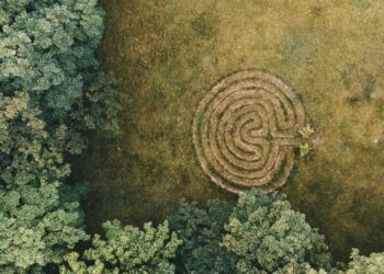 7 mističnih labirinata skrivenih na otoku Hrvatskoj