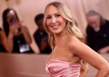 Nikki Glaser (41), voditeljica Zlatnih globusa, otkriva kako je prestanak alkohola utjecao na njezino samopouzdanje