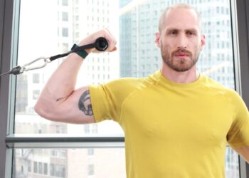 Dodajte Crucifix Curl svojoj rutini vježbi za izolaciju bicepsa sljedeće razine