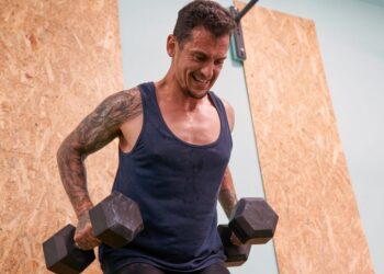 Efikasni cheat kodovi za izgradnju mišića za muškarce preko 40 godina