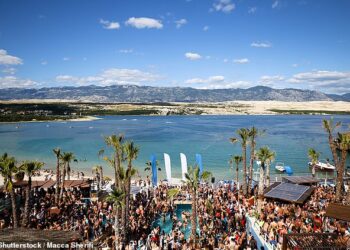 Unutar europske ‘nove Ibize’ gdje letovi koštaju samo 21 funta, a klubovi su otvoreni 24 sata dnevno