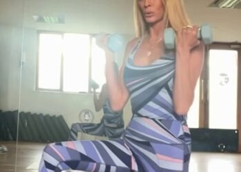 Tess Daly, 56, prikazuje svoju nevjerojatnu figuru u uskoj sportskoj opremi dok se znoji u teretani