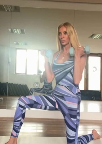 Tess Daly, 56, prikazuje svoju nevjerojatnu figuru u uskoj sportskoj opremi dok se znoji u teretani