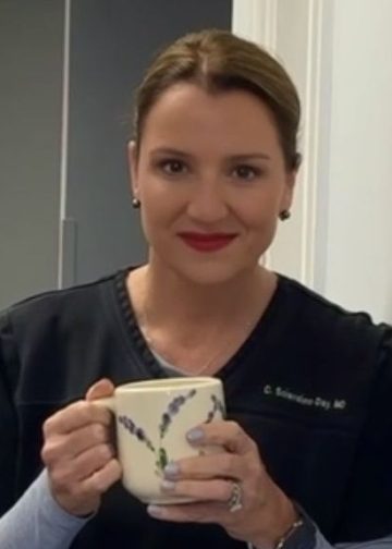 “Ne treniram da bih bila manja – treniram da bih bila jača i sposobnija” – liječnica dijeli svoju besprijekornu tjednu rutinu vježbanja za snagu i dugovječnost