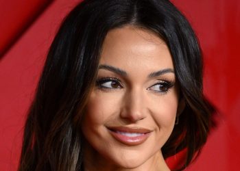 Michelle Keegan oduševljava u oskudnoj odjeći za teretanu dok prikazuje vrhunsku kućnu teretanu u kući u Essexu vrijednoj 3,5 milijuna funti.