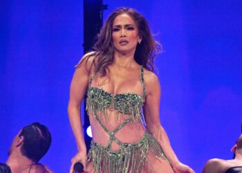 Jennifer Lopez u novim teretanskim fotografijama pokazuje zavidnu figuru nakon intenzivnog treninga