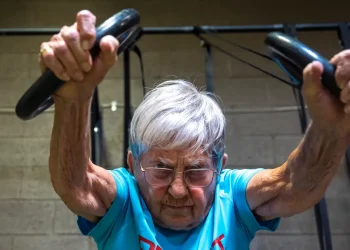 S 96 godina ova žena iz Palm Desert-a dominira teretanom