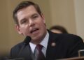 Swalwell izaziva Gutfelda na natjecanje u bench pressu