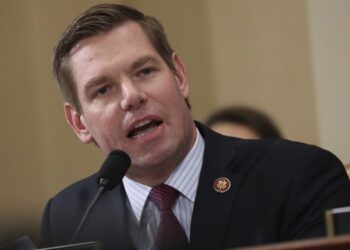 Swalwell izaziva Gutfelda na natjecanje u bench pressu