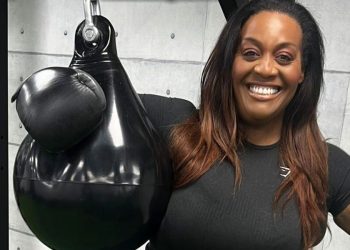 Kako je Alison Hammond izgradila gornji dio tijela gubitkom težine uz 11 koraka – njezin precizan 30-minutni trening