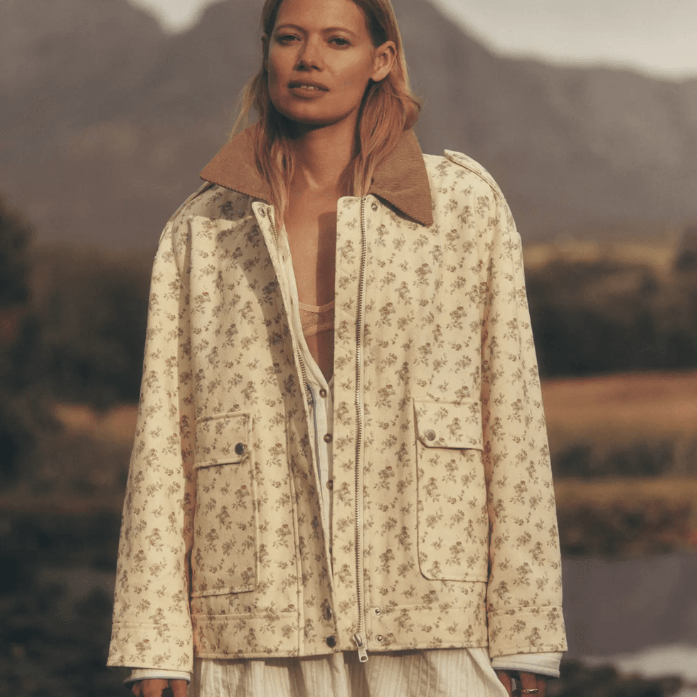 S cvjetnom bomber jaknom za djevojčice