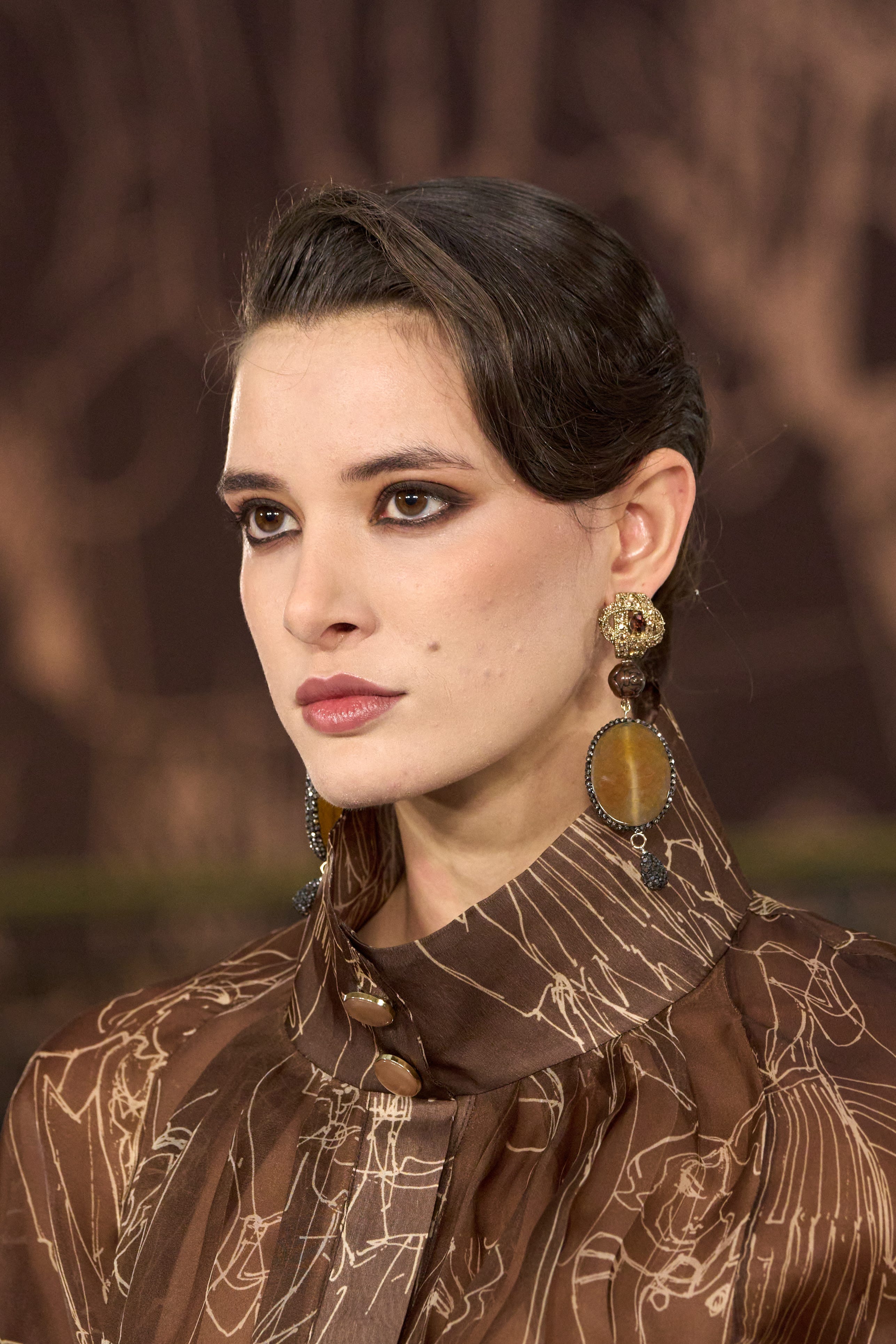 Kamenje zemljane boje