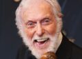 Dick Van Dyke i dalje aktivan u 100. godini – njegov pristup fitnessu koji muškarci mogu pratiti cijeli život