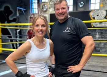 Geri Horner u 51. godini stekla ozbiljnu snagu boksanjem – pogledajte 10-minutni osnovni trening koji stoji iza toga