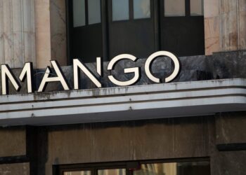 Udobne Mangove traper hlače širokih nogavica – savršene za posao i ispod £50